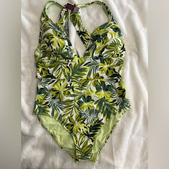 Bathing suits - Picture 3 of 9